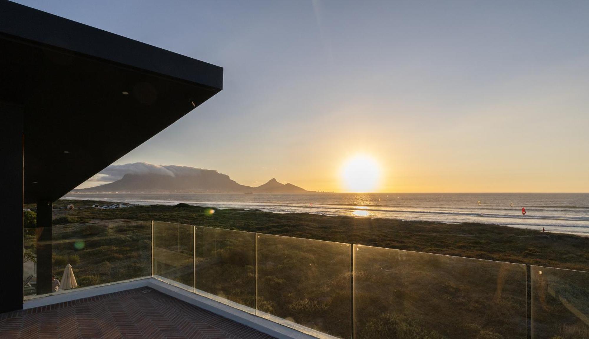 Ocean 9 - Sunset Beachfront Residency Le Cap Extérieur photo
