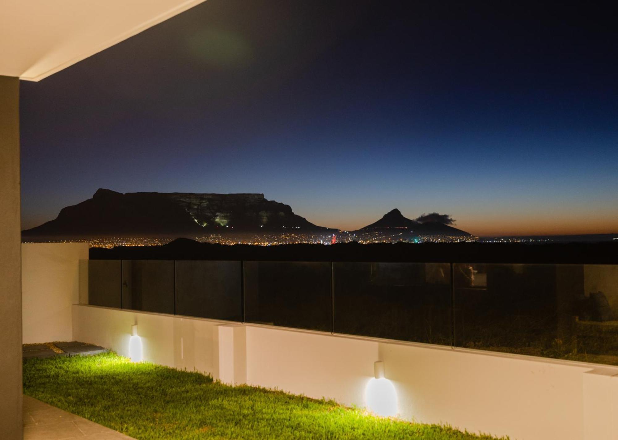 Ocean 9 - Sunset Beachfront Residency Le Cap Extérieur photo